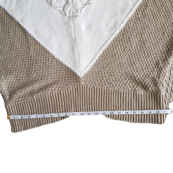 DAVI & DANI Beige and White V-Neck Sweater - Picture 9 of 9